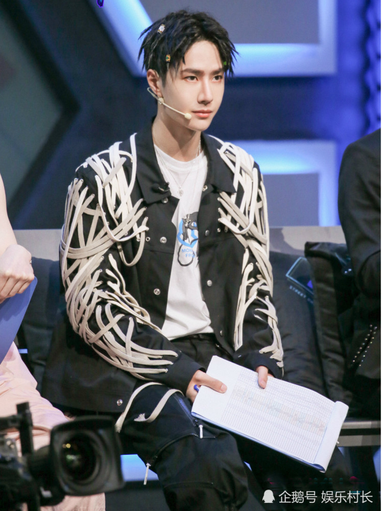 王一博|《街舞》小鸡长在王一博笑点上，酷盖笑爆，张艺兴教跳Krump互动有趣