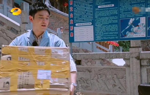 黄晓明|6位中年男明星素颜照：黄晓明被嘲像大衣哥，陈冠希满脸黑斑