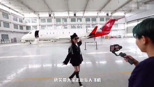 唐笑|唐笑与武警合体直播，再回应被打事件：感谢你站出来澄清事实真相