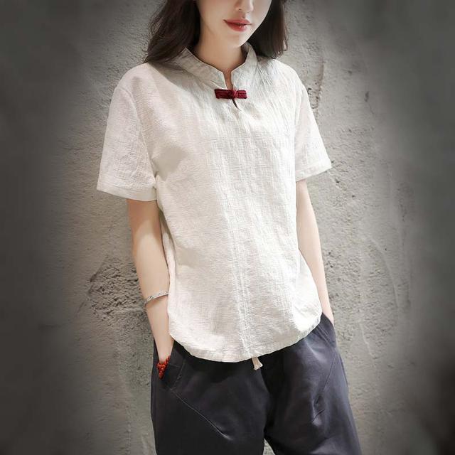 穿过麻料的衣服 一穿就爱不释手 虽是布衣也能穿出时尚风格