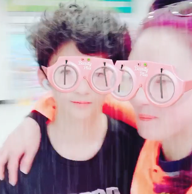 贺儿子|张柏芝晒与大儿子手牵手的温馨照片贺儿子13岁生日