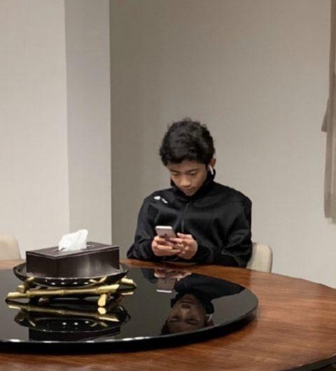 贺儿子|张柏芝晒与大儿子手牵手的温馨照片贺儿子13岁生日