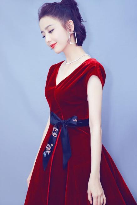 佟丽娅|佟丽娅谈转型主持人，回应为何能上春晚：脸皮厚呀，胆大呀