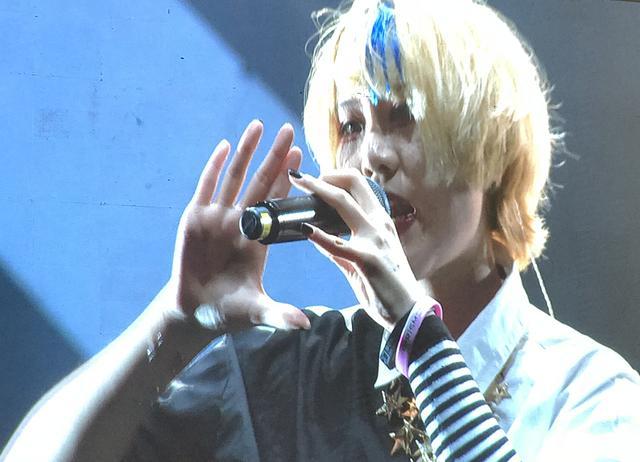 窦唯|窦唯小女儿长沙开唱，前妻护航，14岁出道的她遗传了父亲的才华