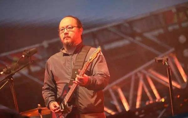 窦唯|窦唯小女儿长沙开唱，前妻护航，14岁出道的她遗传了父亲的才华