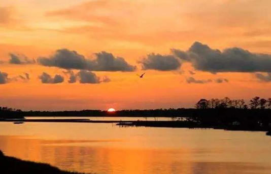 李商隐|李商隐的这首诗，写尽了诗意，也道尽了哀愁