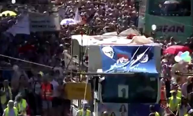 德国_时政|上万德国民众无视病毒聚集抗议，高喊：新冠是误报，我们被迫戴口罩