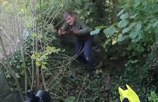 发生关系|唉！英国美女军人退伍后难适应，酗酒和陌生坏人发生关系被刺22刀