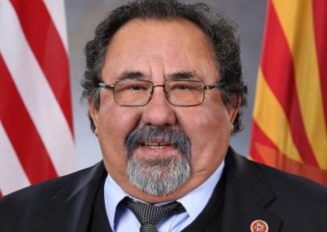 南希·佩洛西|佩洛西身边又有人确诊，该感染议员斥骂：共和党议员不戴口罩乱走