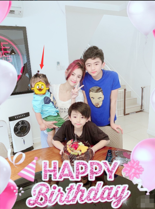 lucas|张柏芝晒母子牵手照为Lucas庆生，谢霆锋无暇回港陪儿子