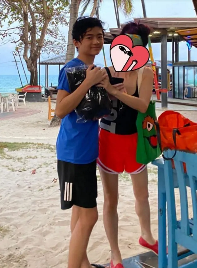 lucas|张柏芝晒母子牵手照为Lucas庆生，谢霆锋无暇回港陪儿子