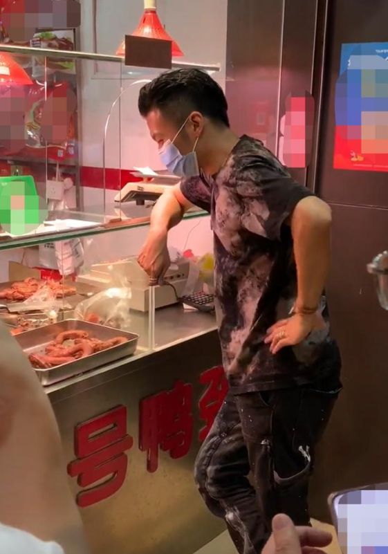 lucas|张柏芝晒母子牵手照为Lucas庆生，谢霆锋无暇回港陪儿子