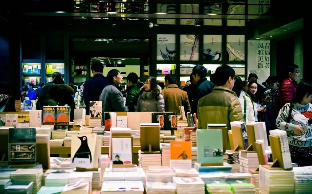 王人博|王人博：人其实很矮小，是被书垫高的