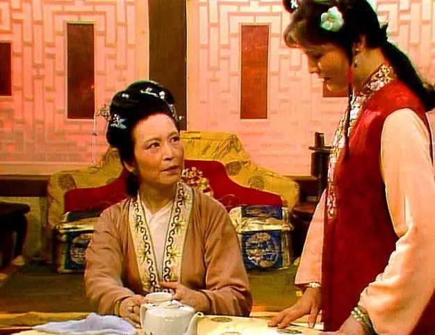 红楼梦|君之忆：《红楼梦》中她看着忠厚老实，实则很会“来事儿”？