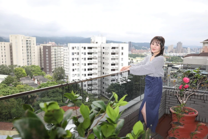 王宥忻|让人不解！知名女星聘请老公前妻照顾儿女，还特地相约一起旅游
