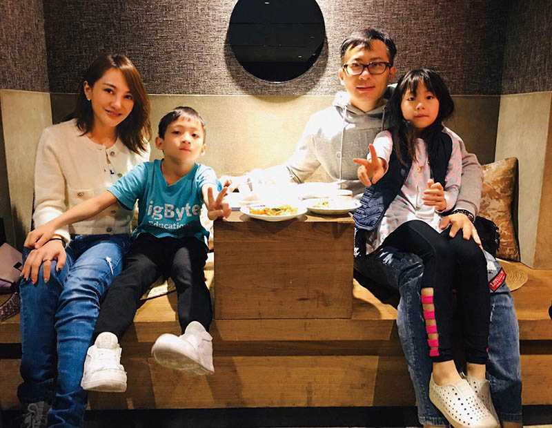 王宥忻|让人不解！知名女星聘请老公前妻照顾儿女，还特地相约一起旅游