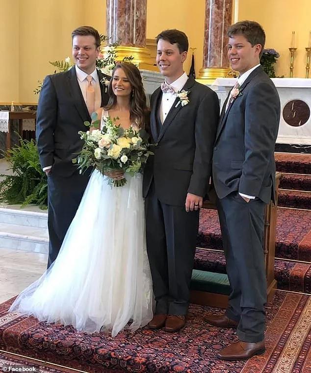 私人飞机撞毁 客机空难 战机坠落 美国国内很乱 还在南海点火 腾讯新闻