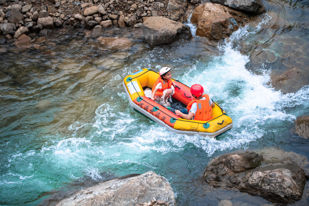 比水世界刺激比玻璃滑道惊险杭州丛林峡谷漂流就在凉源峡