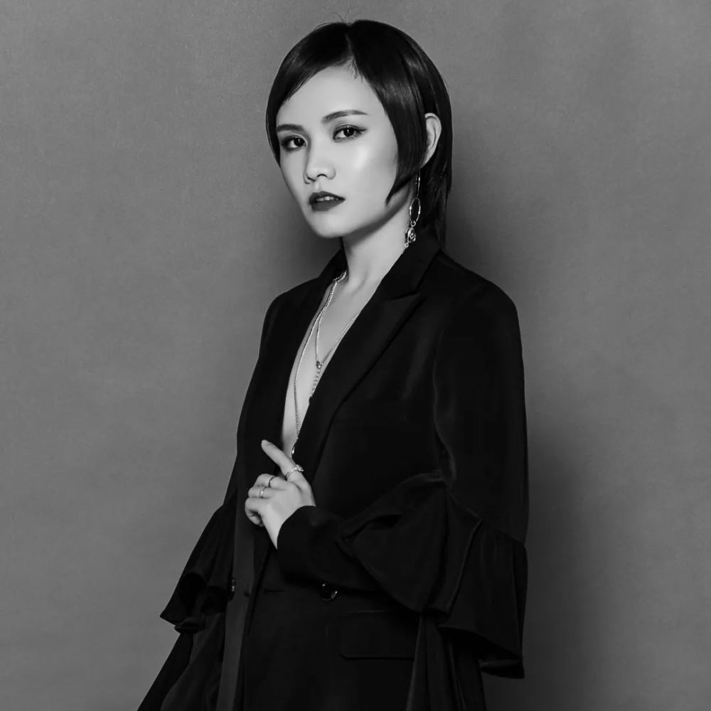 她,只是个代词而已