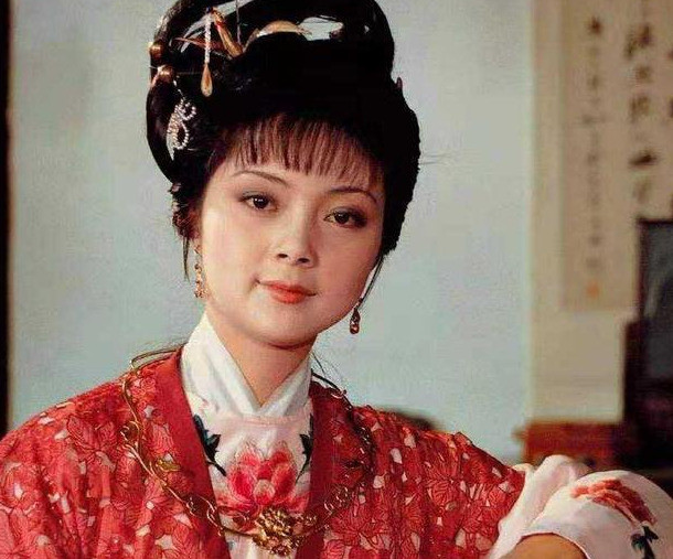 贾宝玉|宝钗已过15岁及之年，为什么一直都没有嫁人，她是在等宝玉吗？