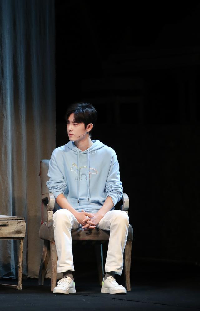 肖战|继北京卫视后，央视官博宣传肖战《竹石》，文案4句话激励肖战坚持超感动