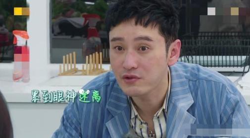 黄晓明|黄晓明素颜反差比过杨颖，剑眉消失、显露真实面貌，和朱之文撞脸