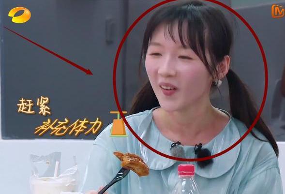 赵丽颖|《中餐厅》34度，赵丽颖穿秋装，脱妆过敏，林大厨被张亮怼