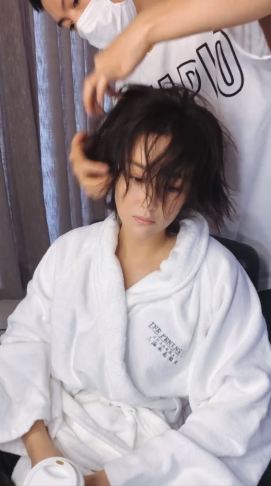 张馨予|张馨予与老公浪漫庆祝完结婚两周年后，开工一脸不情愿，表情萌翻