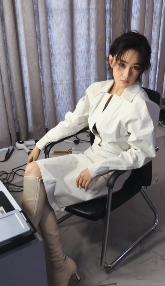 张馨予|张馨予与老公浪漫庆祝完结婚两周年后，开工一脸不情愿，表情萌翻