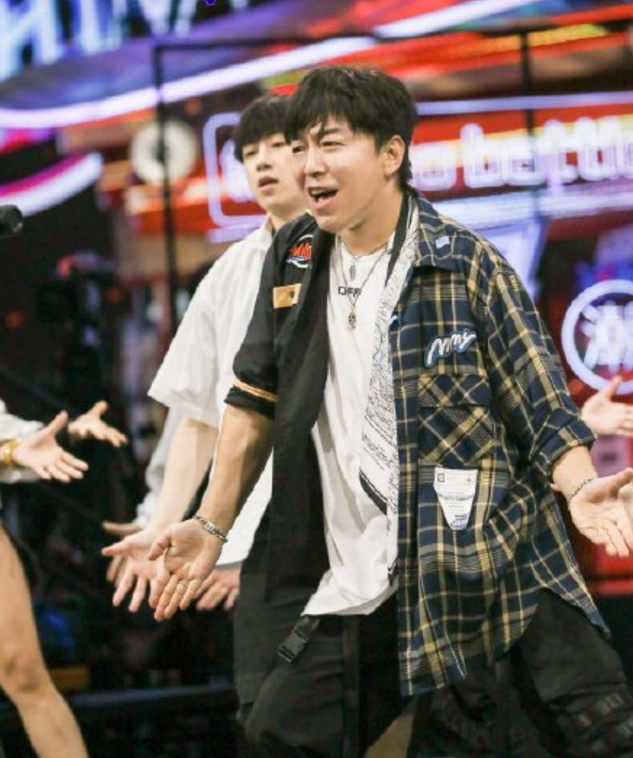 钟汉良|黄渤上街舞3发现和钟汉良是同龄人，无奈感慨：青春不是写在脸上