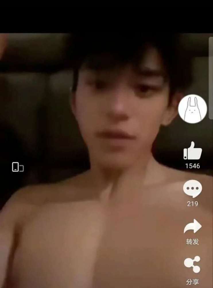 奔跑吧兄弟|当红小鲜肉，曾因《跑男》受关注，现因赤裸上身直播而被嘲，糊了