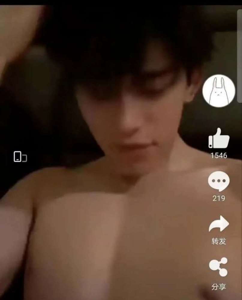 奔跑吧兄弟|当红小鲜肉，曾因《跑男》受关注，现因赤裸上身直播而被嘲，糊了