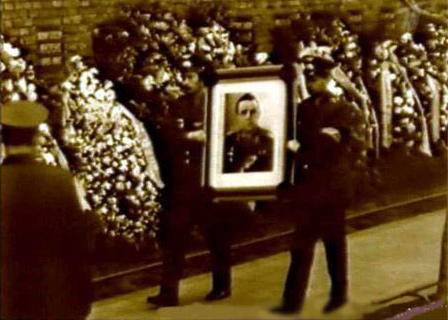 弗拉基米尔·科马洛夫|航天史上最悲壮的一具骸骨，他升空前就知道回不来，曾发出绝望怒吼