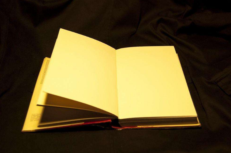 无字天书|现代诗人在纸上画了个点，称是一首诗，是天才之作还是亵渎诗歌？