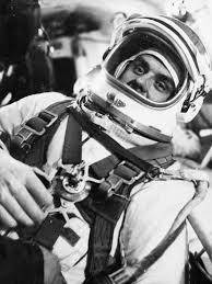 弗拉基米尔·科马洛夫|航天史上最悲壮的一具骸骨，他升空前就知道回不来，曾发出绝望怒吼