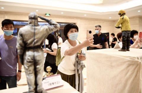 天津泥人张|天津泥人张 为抗疫英雄塑像