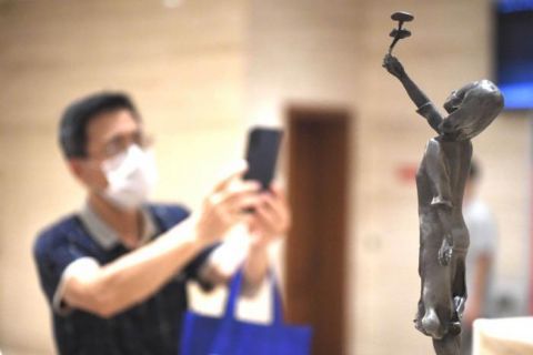 天津泥人张|天津泥人张 为抗疫英雄塑像