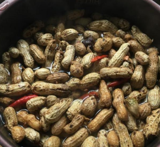 生花生怎么煮才好吃 奶奶教我一招 比外面卖的还好吃 香香脆脆 花椒 花生 香香 煮花生 小茴香