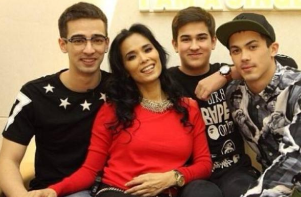 韦唯|为侯耀文抛弃付笛声，又惨遭家暴，57岁歌坛天后如今过得如何？