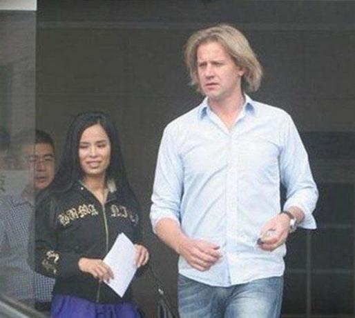 韦唯|为侯耀文抛弃付笛声，又惨遭家暴，57岁歌坛天后如今过得如何？