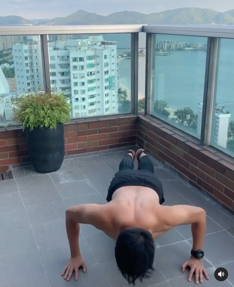 袁伟豪|袁伟豪做25个俯卧撑露出小肚腩，香港明星跟风挑战到底有何意义？