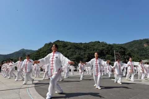 太极拳|平谷丫髻山下百余桃农秀太极 为世界休闲大会预热