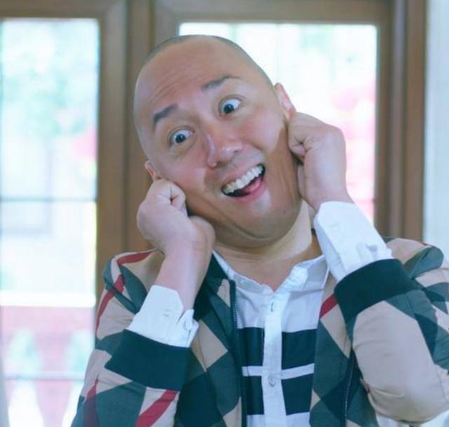 戴耀明|48岁金牌绿叶揭娱乐圈规则，新人没背景难生存，富二代更容易立足