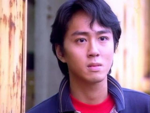 戴耀明|48岁金牌绿叶揭娱乐圈规则，新人没背景难生存，富二代更容易立足