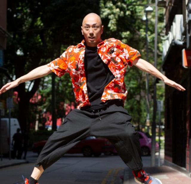 戴耀明|48岁金牌绿叶揭娱乐圈规则，新人没背景难生存，富二代更容易立足