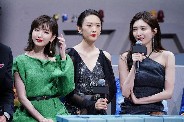 唐嫣|红毯竞艳，唐嫣复出肢体语言僵硬，乔欣跟张嘉倪的礼服一言难尽