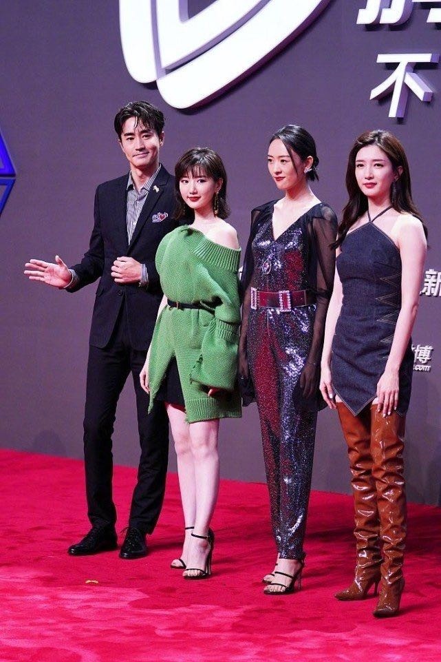 唐嫣|红毯竞艳，唐嫣复出肢体语言僵硬，乔欣跟张嘉倪的礼服一言难尽