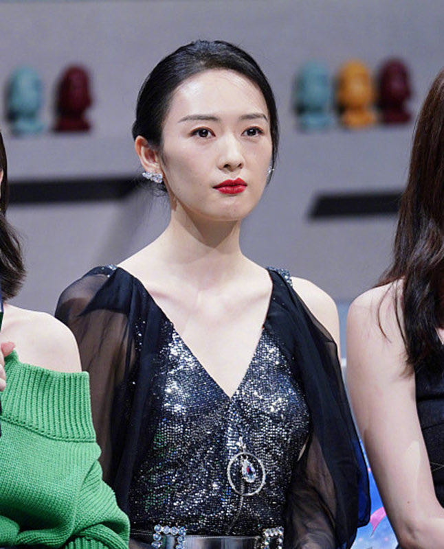 唐嫣|红毯竞艳，唐嫣复出肢体语言僵硬，乔欣跟张嘉倪的礼服一言难尽