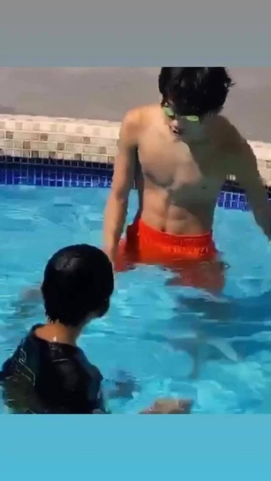 张柏芝|张柏芝为大子庆生，晒母子亲密合照，十三岁Lucas越长越帅