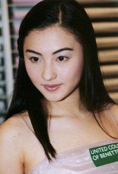 张柏芝|张柏芝为大子庆生，晒母子亲密合照，十三岁Lucas越长越帅